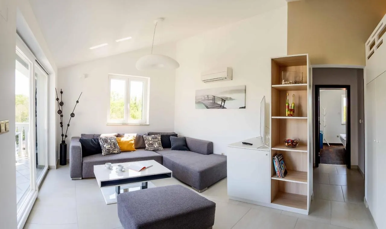 Apartment Miran Malinska